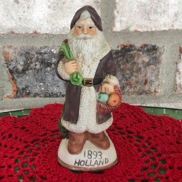 VINTAGE 1893 HOLLAND SANTA AROUND THE WORLD FIGURINE - Picture 1 of 6